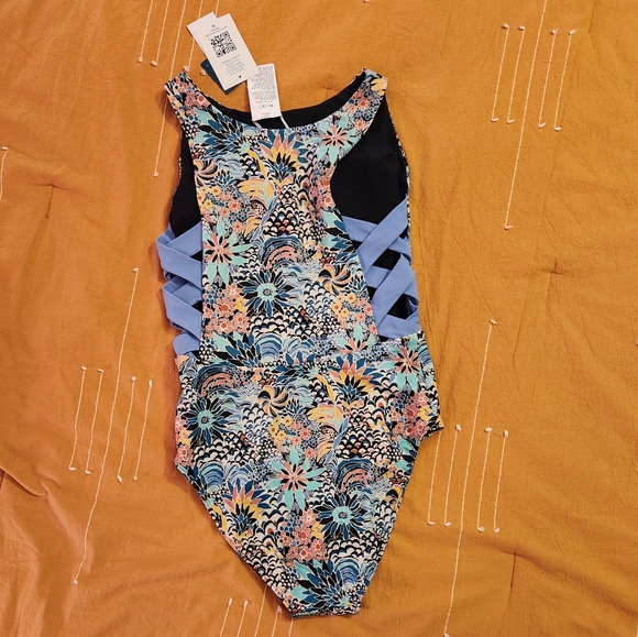 Brand new with tags Roxy 1 piece - Picture 2 of 4